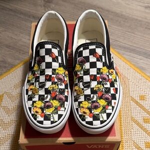 Vans Checkerboard Floral Slip-On Shoes - Black and White Embroidered Flowers 💐